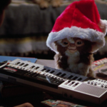 Gizmo con gorro de santa en Gremlins
