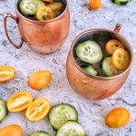 Cómo preparar moscow mules de gin, kumquats y pepino