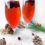 mimosas con jugo de arándano y champagne