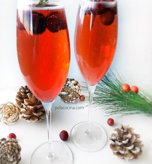 mimosas con jugo de arándano y champagne