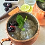 Cómo hacer moscow mules con zarzamoras