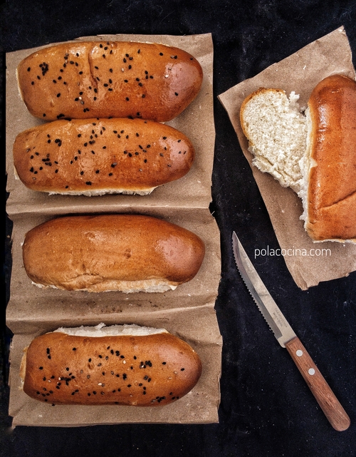 Medias noches o pan para hotdog casero, receta fácil