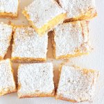 pastel de queso de limón en cuadritos tipo brownie receta fácil.