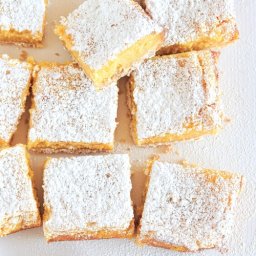 pastel de queso de limón en cuadritos tipo brownie receta fácil.