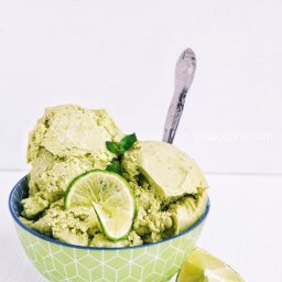 Cómo hacer helado vegano con aguacate, limón, crema de coco y miel de agave