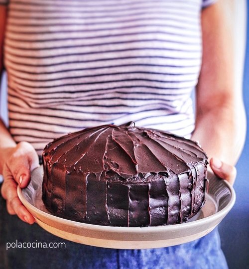 Cómo hacer pastel de betabel y chocolate con betún de cocoa fácil
