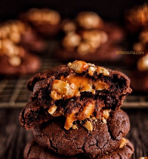 cookies de chocolate con caramelo y cacahuate