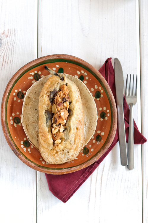 Chipotles navideños rellenos de bacalao receta poblana