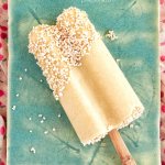 Paletas de guayaba y yogur con amaranto