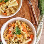 Sopa de pasta con cacahuate