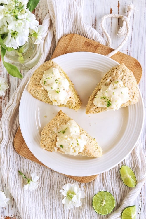 Receta de scones de limón con glaseado de queso crema