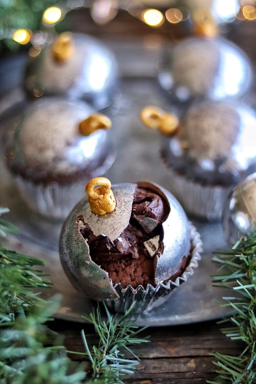 Cupcakes navideños que parecen esferas