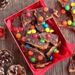 Cómo hacer chocolates con caramelo salado