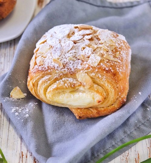 Hojaldres rellenos de queso crema