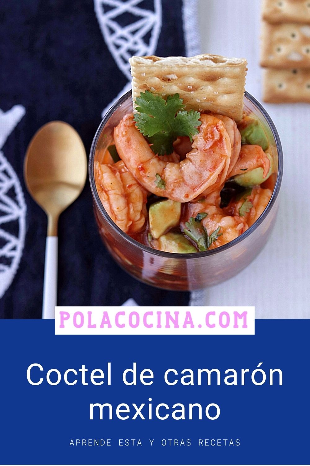 Coctel de camarón estilo Veracruz con refresco de naranja