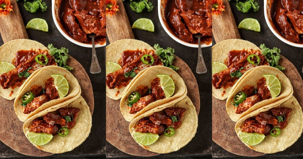 Carne de puerco en chile guajillo receta mexicana con costillas