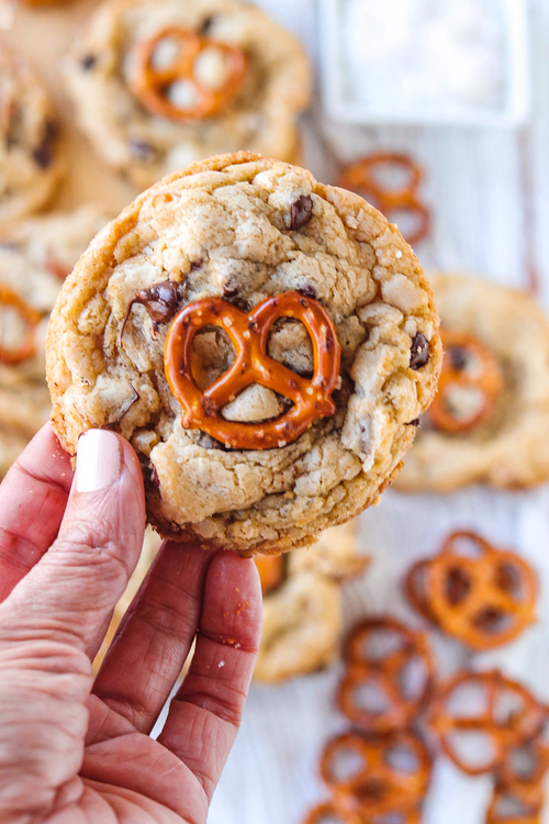 cookies con chispas de chocolate y pretzels