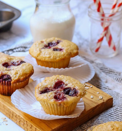 Muffins de avena con cerezas