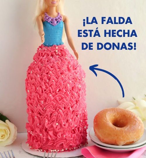 Pastel de Barbie con falda de donas